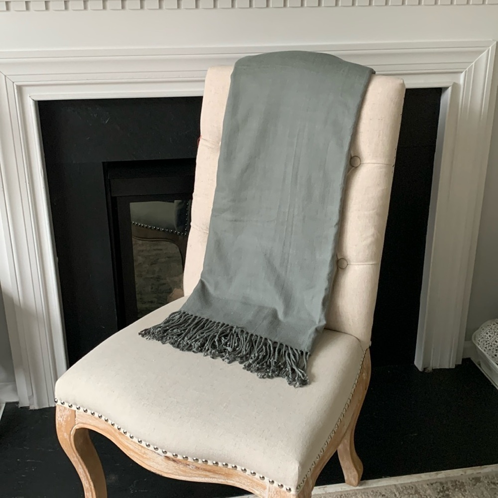 Noble Excellence sage green throw blanket‎ size 50”x70” home decor couch bed